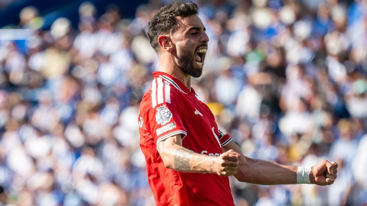Ekspresi Bruno Fernandes merayakan rekor assist baru Premier League